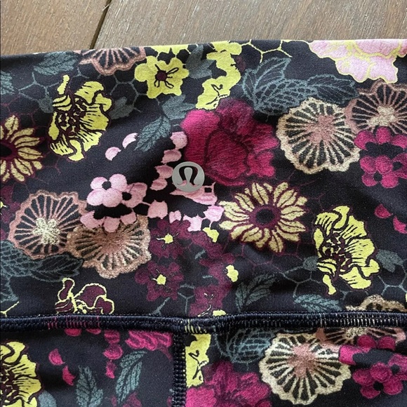 Lululemon Leggings Wunder Under Fluorolace Multi Color Size 6 Floral Flower - Picture 4 of 6